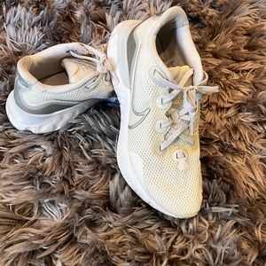 Nike renew run sneakers women’s size 8